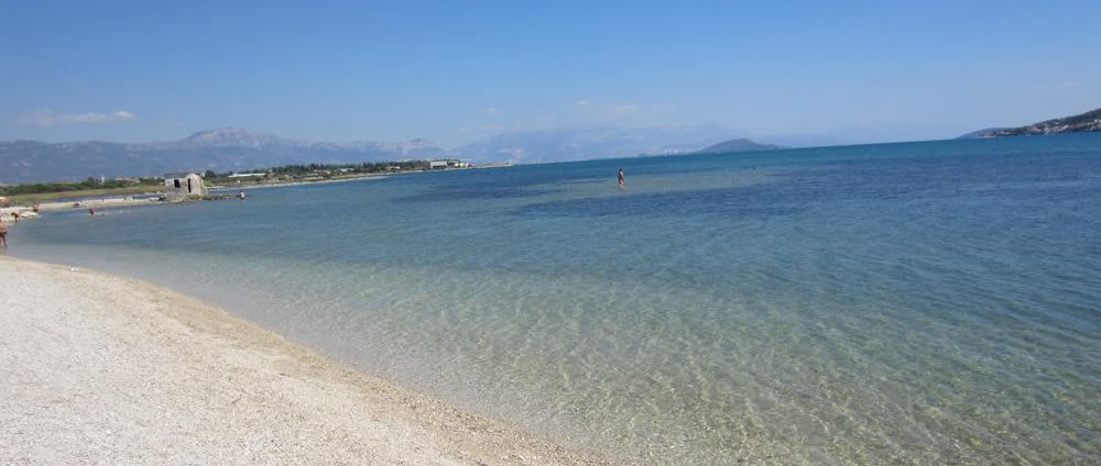 Spiagge a Trogir, Dalmazia, Croazia. Foto, mappe e descrizioni delle spiagge e della costa in Dalmazia.