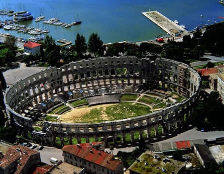1: Posjetite pulsku Arenu